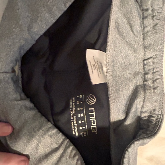 Athletic shorts - Picture 2 of 4